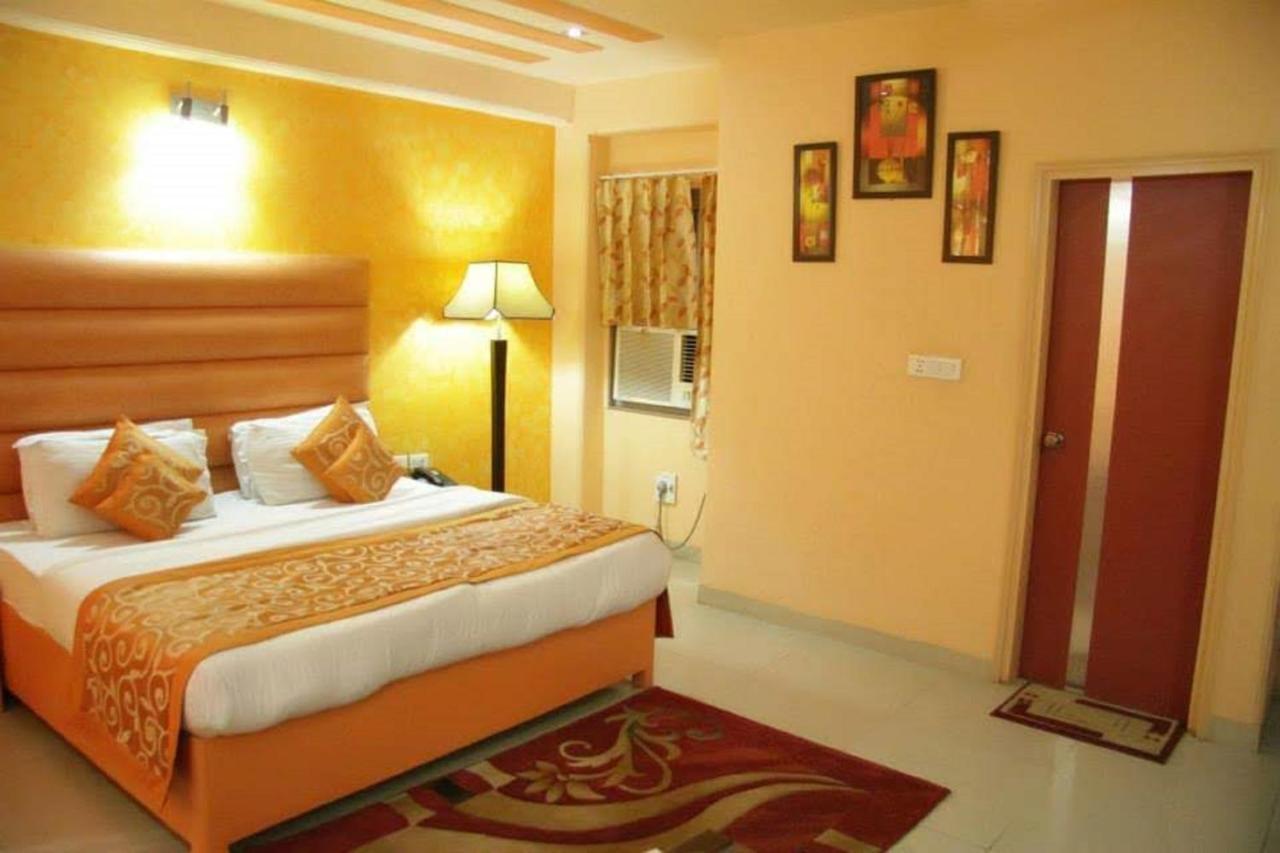 Hotel Classic Paradise New Delhi Bagian luar foto