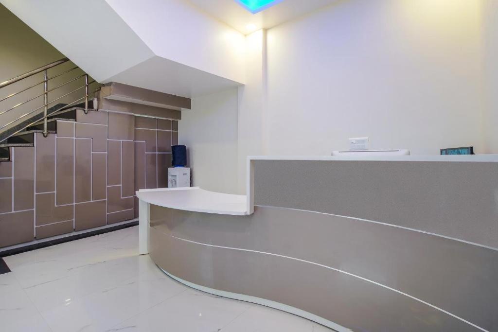 Hotel Classic Paradise New Delhi Bagian luar foto