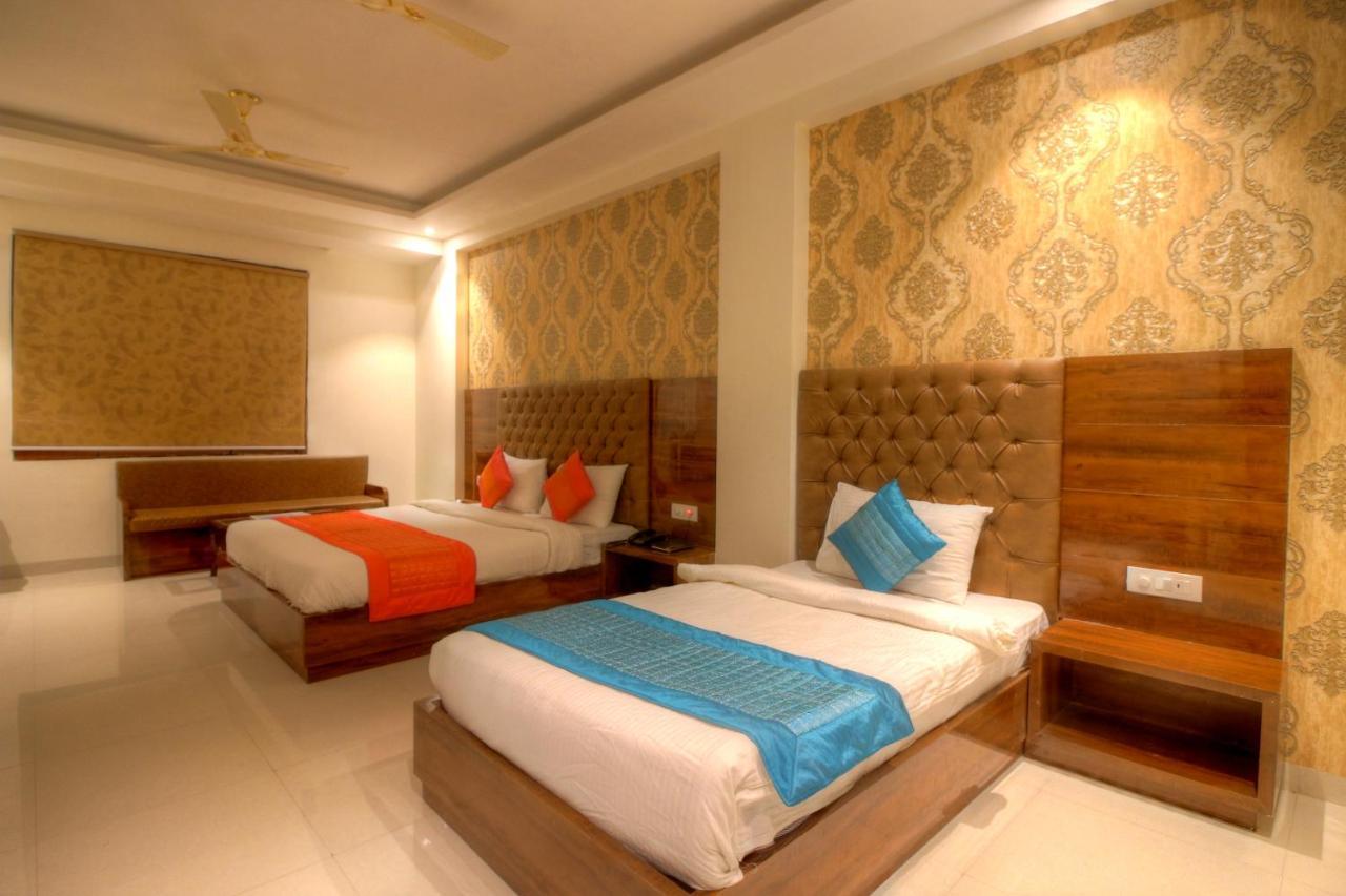 Hotel Classic Paradise New Delhi Bagian luar foto