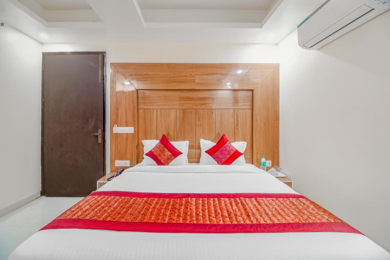 Hotel Classic Paradise New Delhi Bagian luar foto